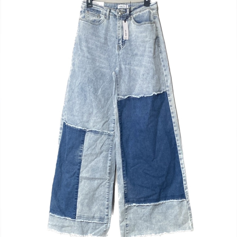 Rue 21. Wide leg jeans. NWT
